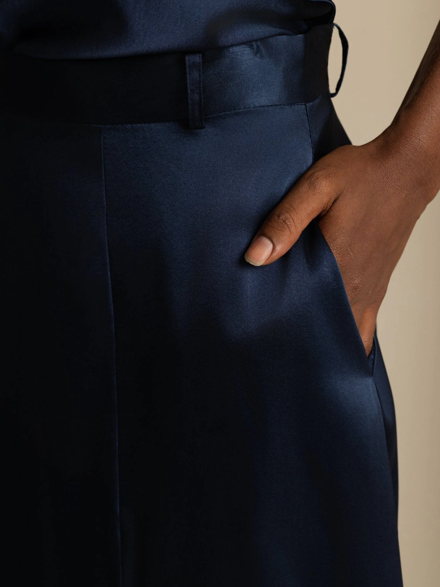 19Momme Silk High-Waist A-Line Midi Skirt with Pockets - Image 7