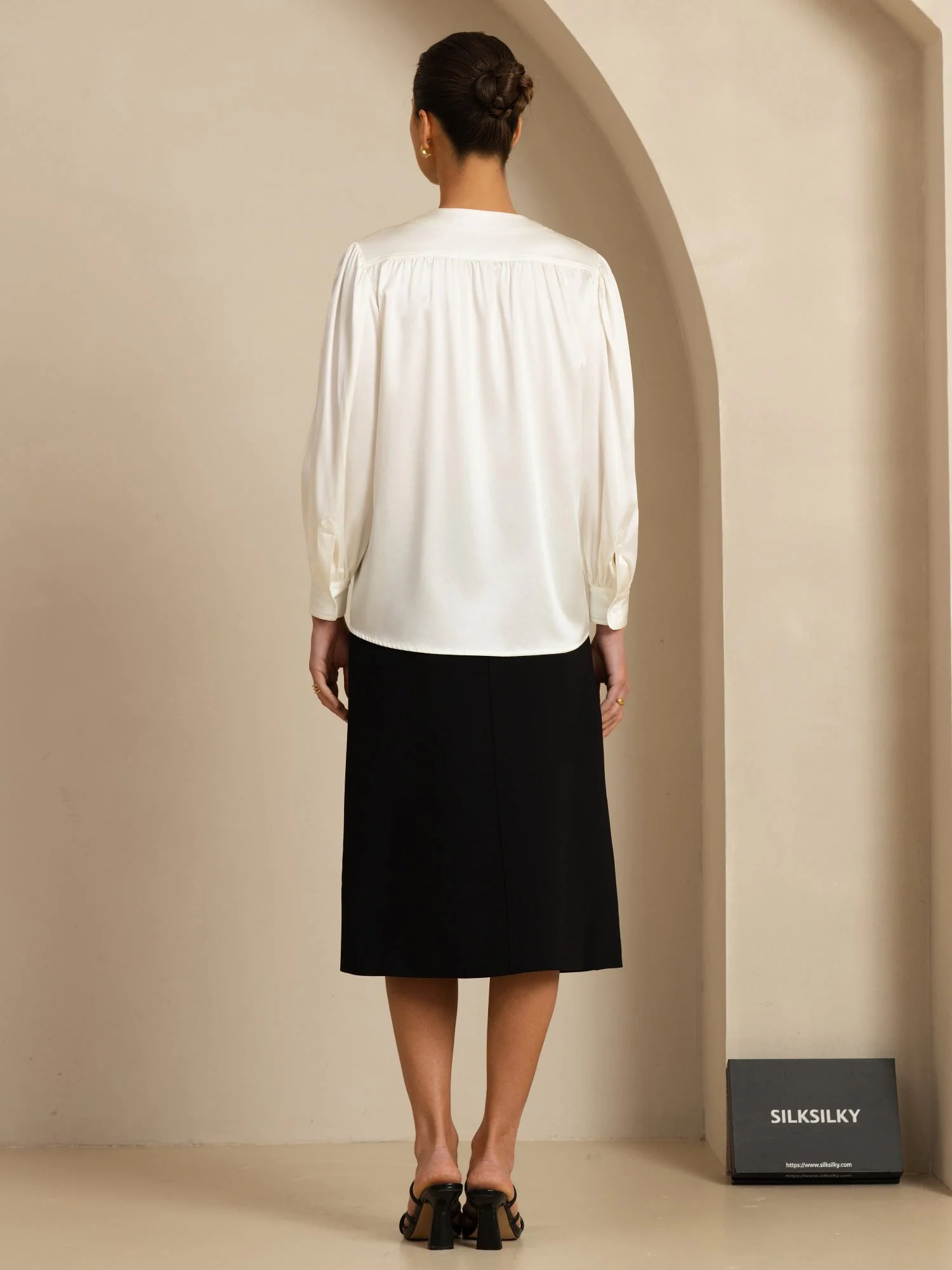 19Momme Silk Women's Round Neck Lantern Sleeve Blouse With Button Closure - Image 16