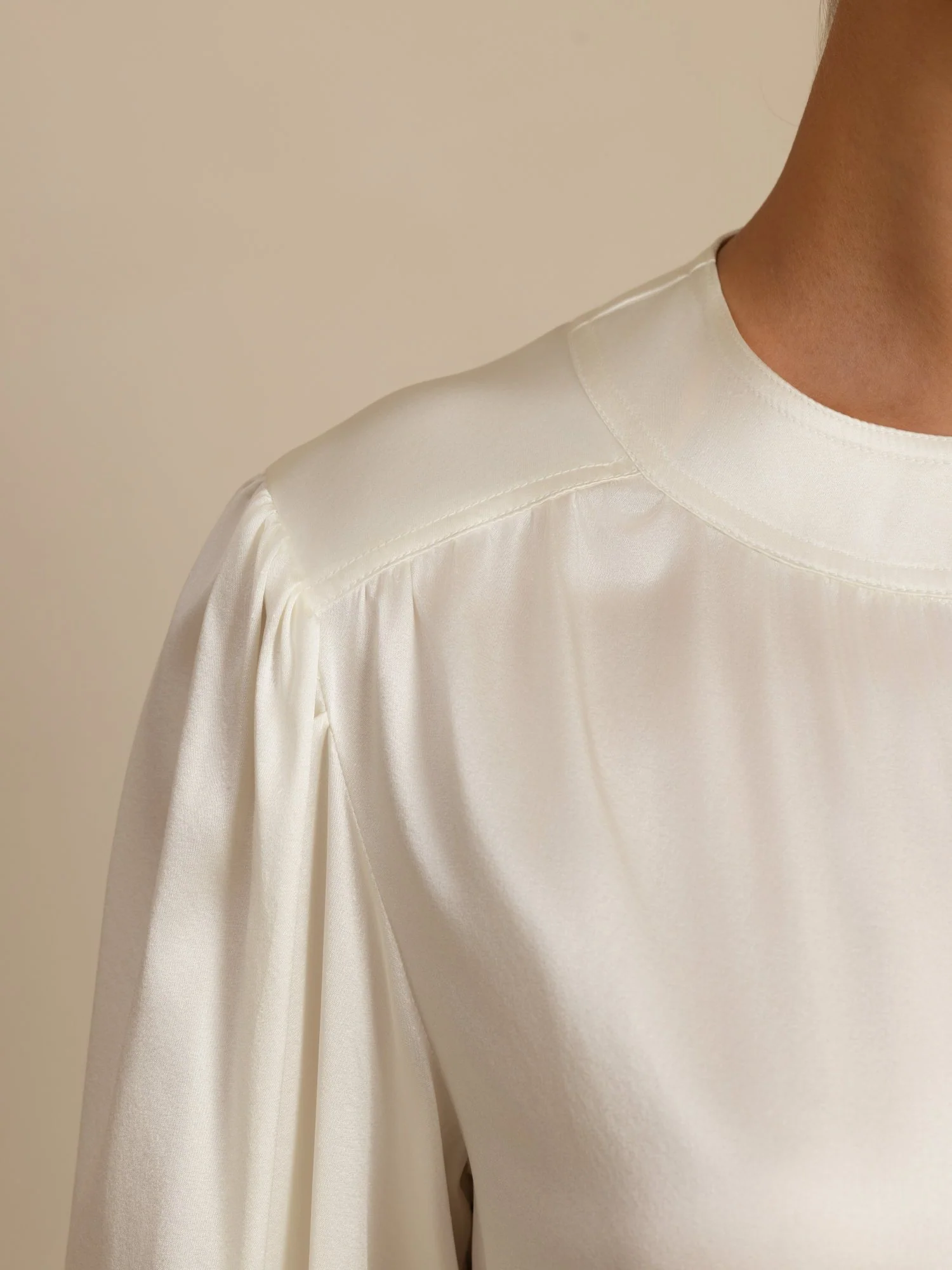 19Momme Silk Women's Round Neck Lantern Sleeve Blouse With Button Closure - Image 18