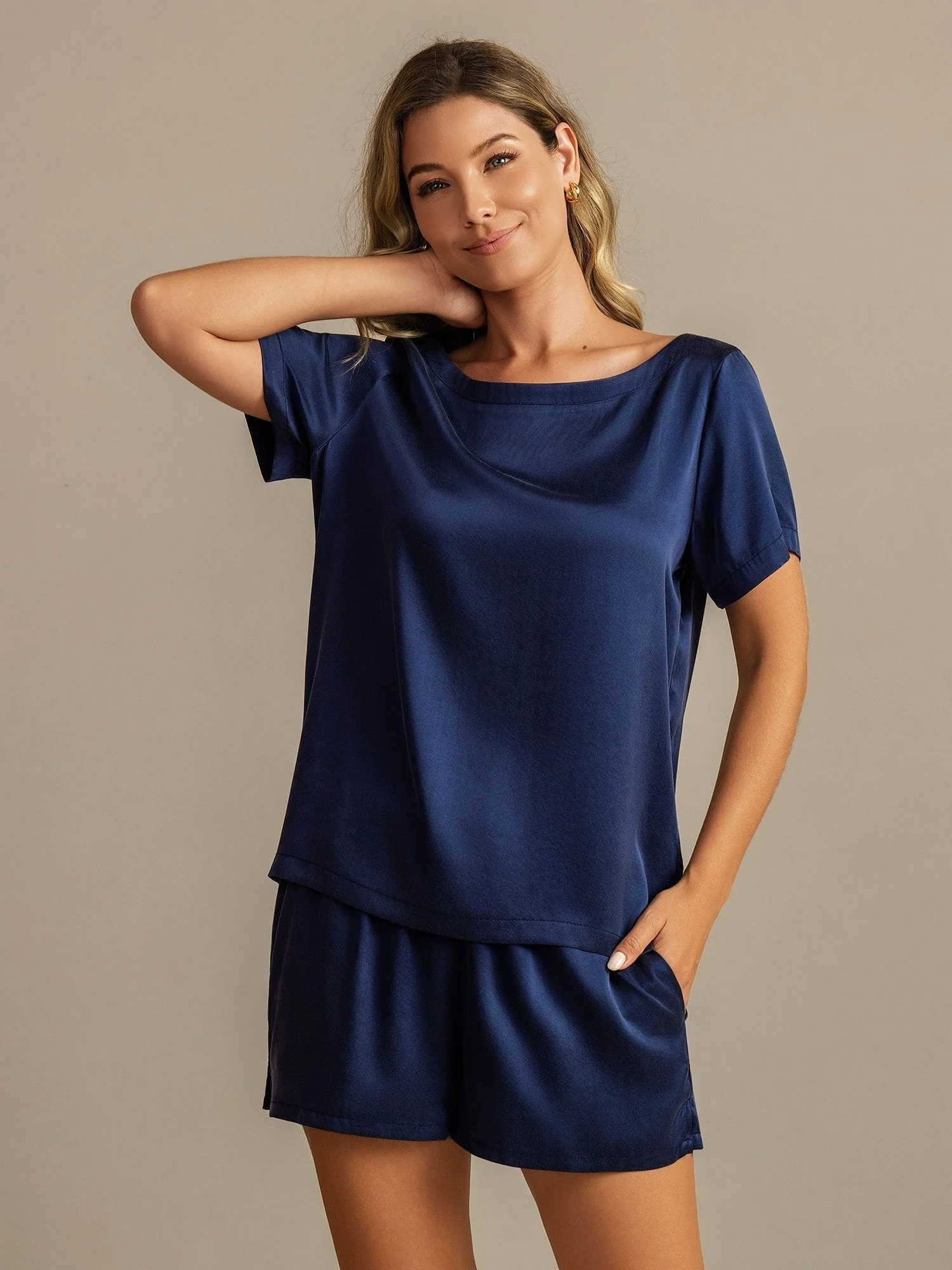 19Momme Women's Silk Short Sleeve Round Collar Pajamas Set with Side Pocket Design - Image 3