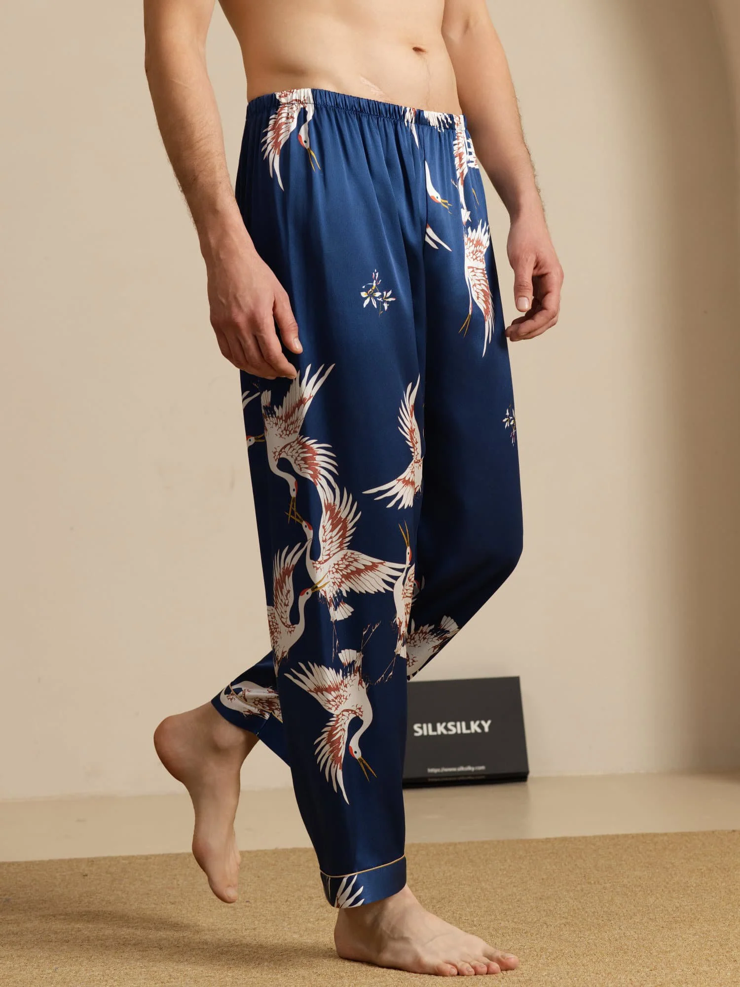 Men's 19Momme Pure Silk Elastic Waist Crane Print Sleep Pants - Image 11
