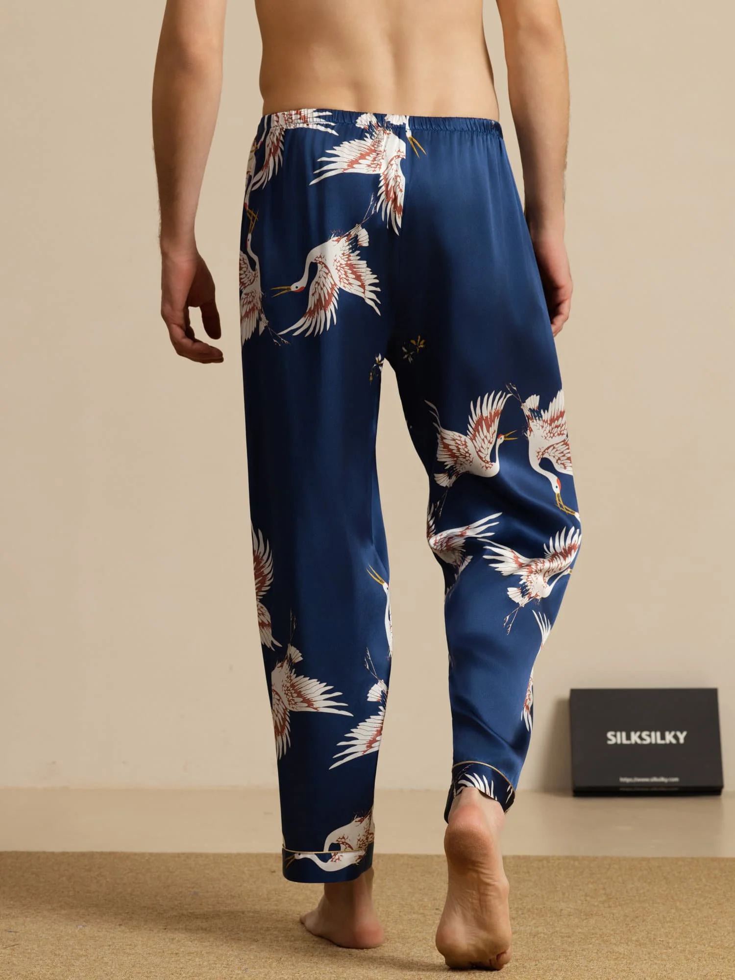 Men's 19Momme Pure Silk Elastic Waist Crane Print Sleep Pants - Image 9