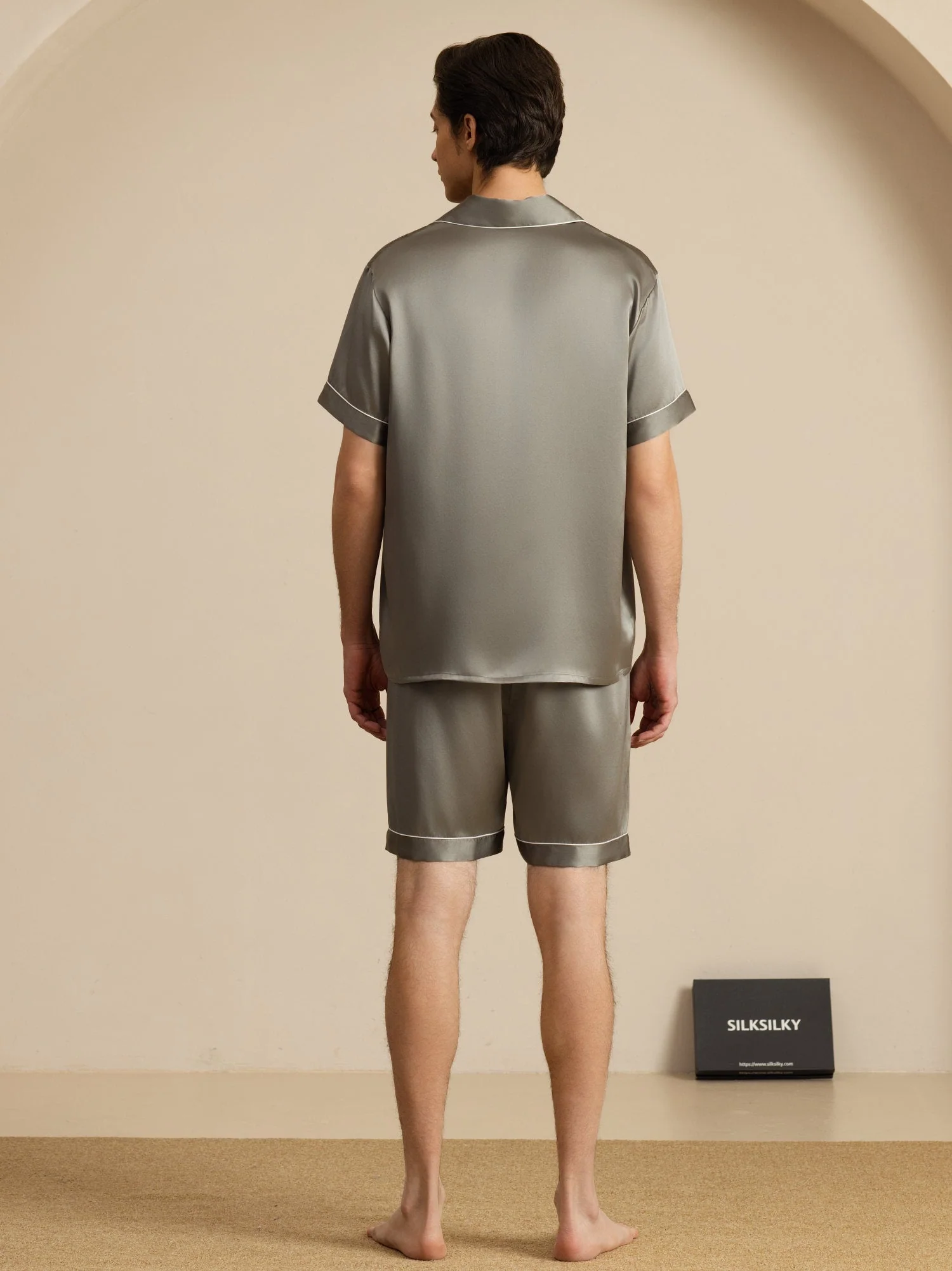 Pure Silk Short Sleeve Notch Collar Men's Pyjamas Set with Shorts - Image 12