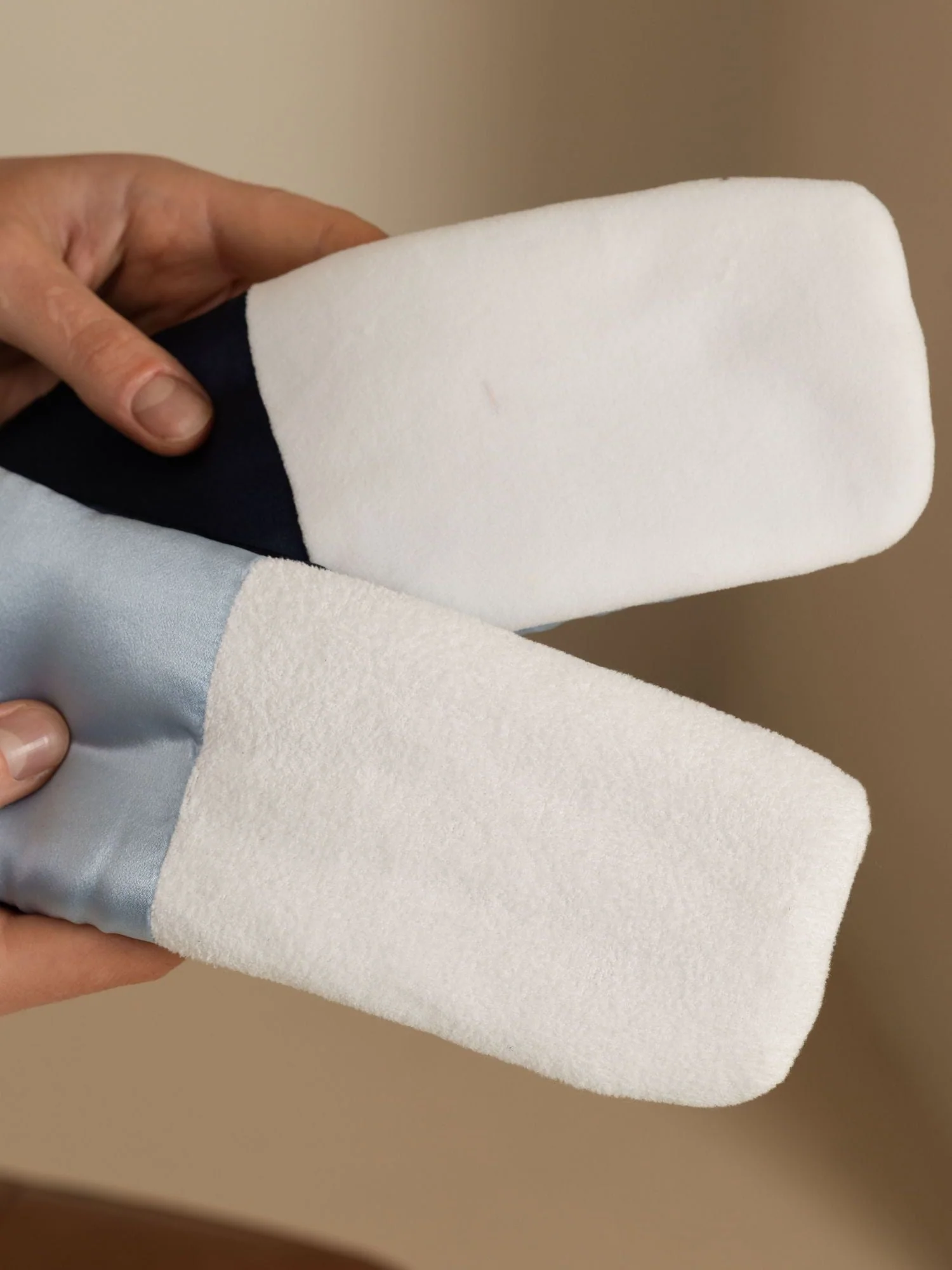 Pure Silk Double-Sided Eye Mask With Silent Velcro Closure - Image 11