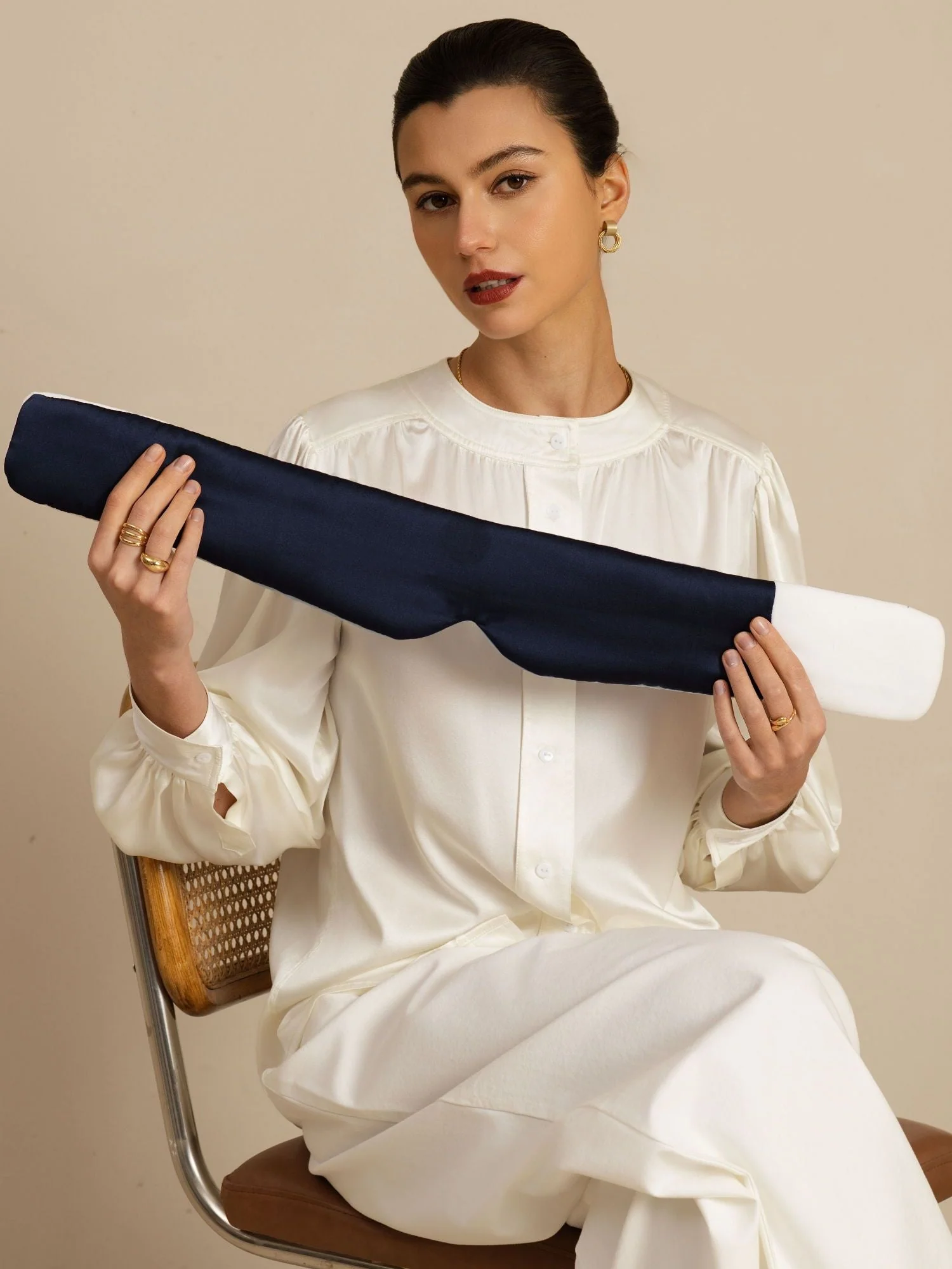 Pure Silk Double-Sided Eye Mask With Silent Velcro Closure - Image 12