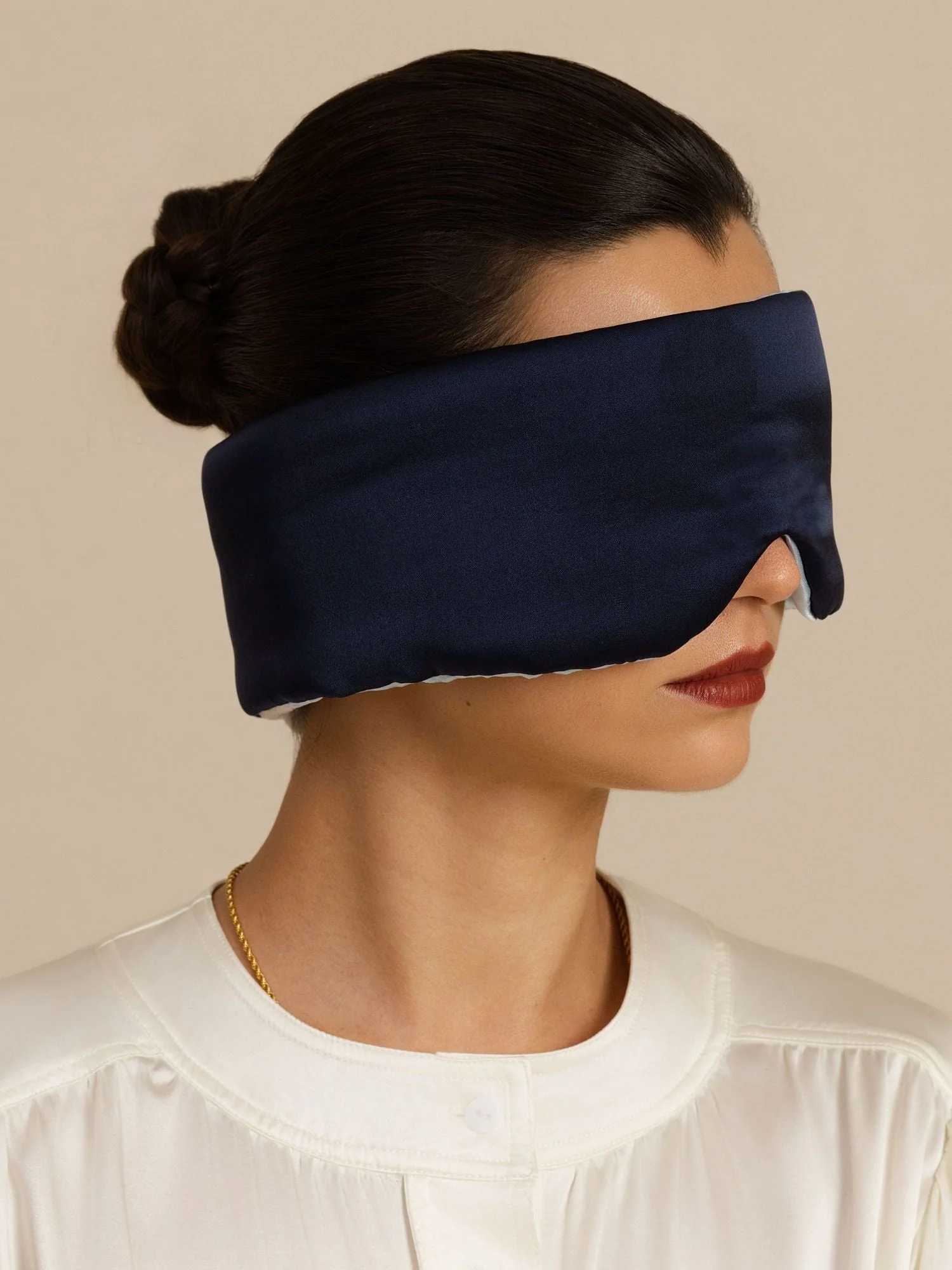 Pure Silk Double-Sided Eye Mask With Silent Velcro Closure - Image 9