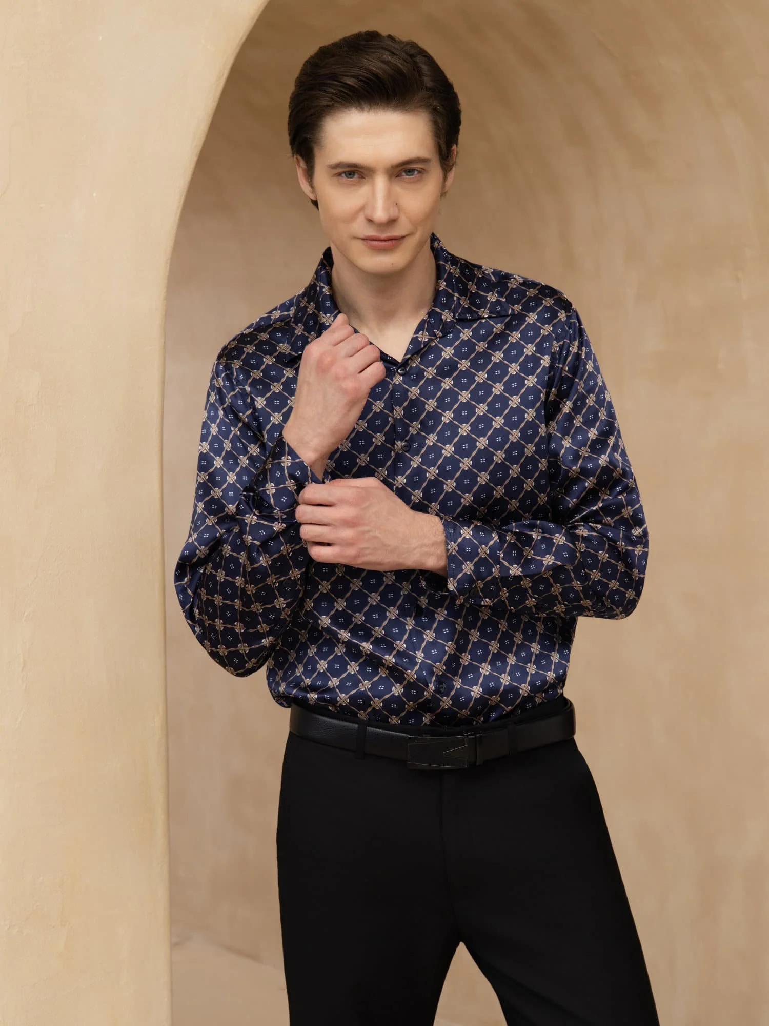 Pure Silk Men's Long Sleeve Lapel Collar Chain Print Shirt - Image 4