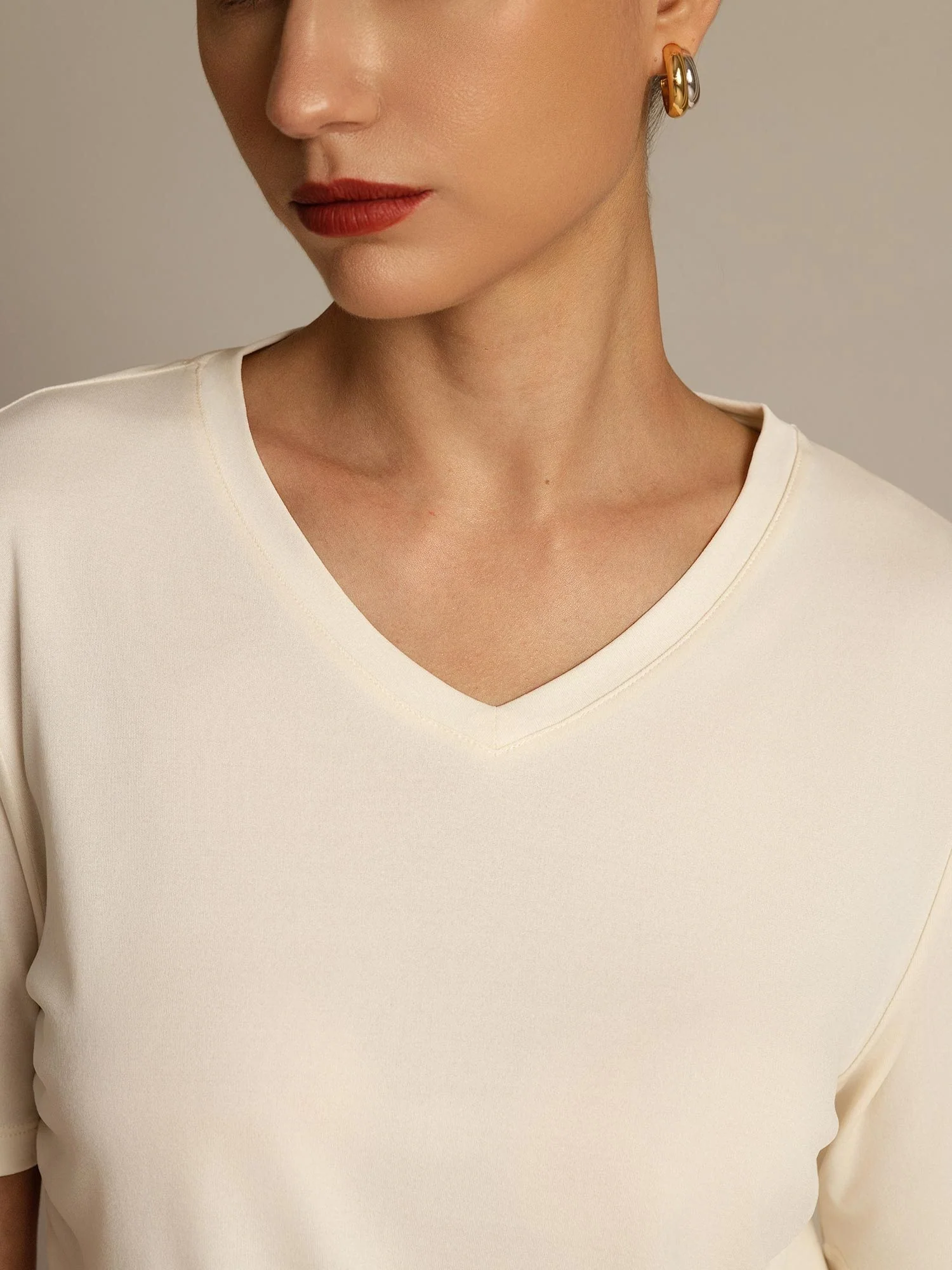Pure Silk V-Neck Women's T-Shirt - Image 20