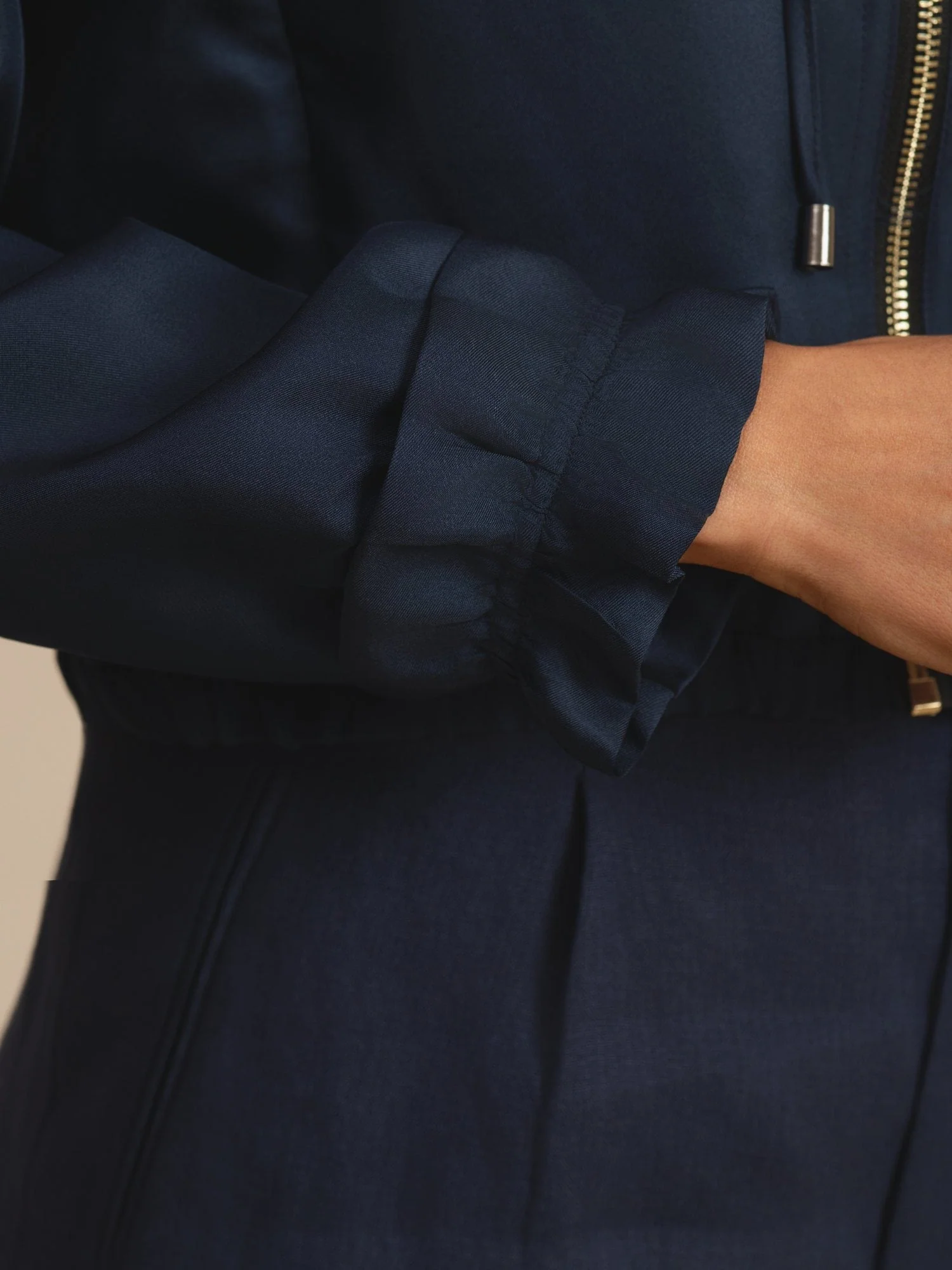 Pure Silk Women's Cropped Hooded Jacket With Pockets - Image 7