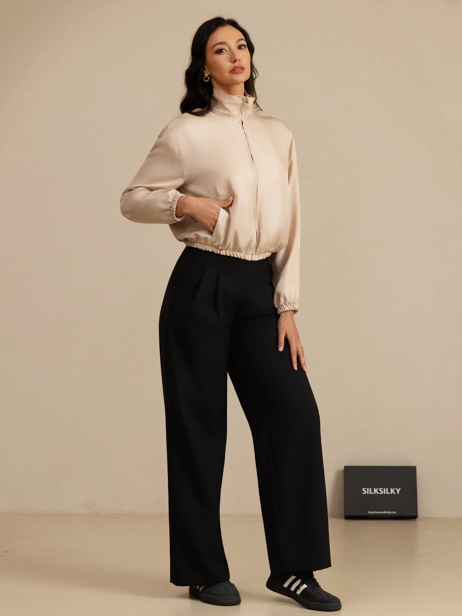 Pure Silk Women's Short Stand Collar Reversible Jacket With Pockets - Image 8